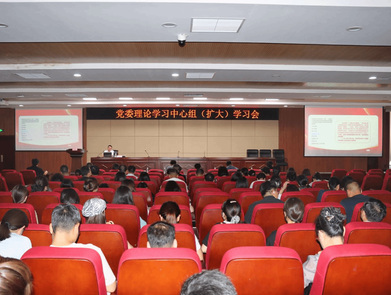 学习进行时｜党委理论学习中心组围绕“深入学习贯彻习近平文化思想”听取专题辅导报告